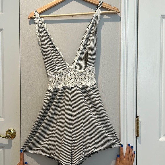 Sage lace romper - Picture 1 of 6